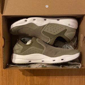 Under Armour UA Micro G Kilchis Slip size 11 grey/ white NWT and Box